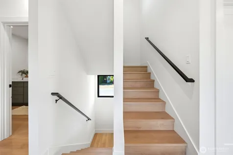 4709 SW Hinds Street Seattle WA 98116