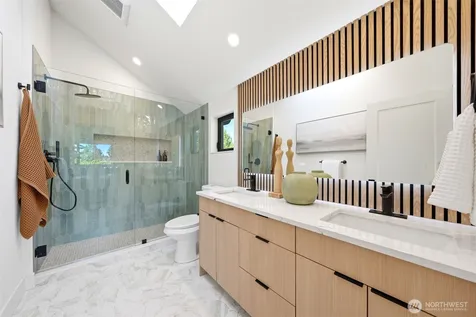 4709 SW Hinds Street Seattle WA 98116