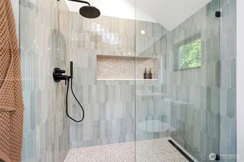 4709 SW Hinds Street Seattle WA 98116