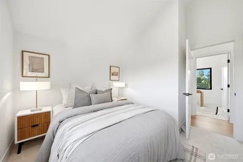 4709 SW Hinds Street Seattle WA 98116