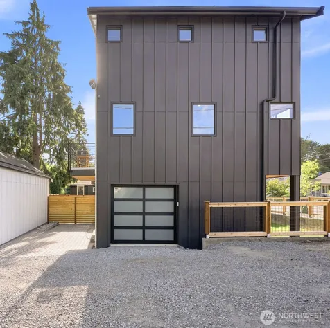 4709 SW Hinds Street Seattle WA 98116