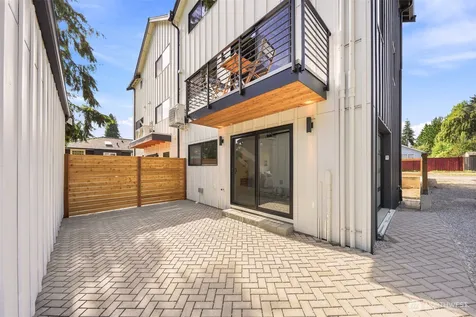 4709 SW Hinds Street Seattle WA 98116