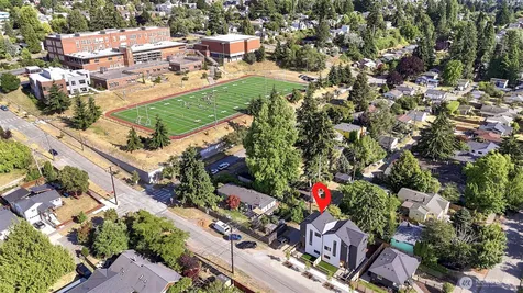 4709 SW Hinds Street Seattle WA 98116