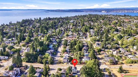 4709 SW Hinds Street Seattle WA 98116