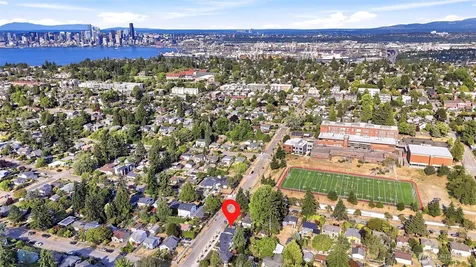 4709 SW Hinds Street Seattle WA 98116