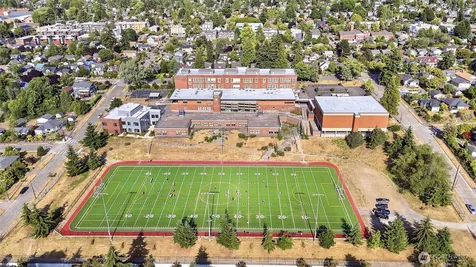 4709 SW Hinds Street Seattle WA 98116