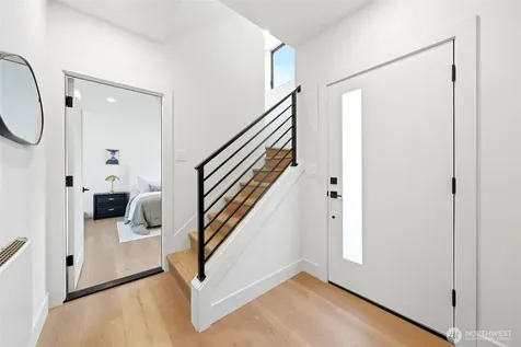 4709 SW Hinds Street Seattle WA 98116