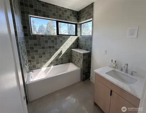 4709 SW Hinds Street Seattle WA 98116