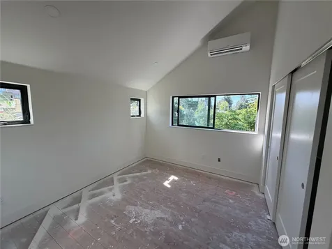 4709 SW Hinds Street Seattle WA 98116
