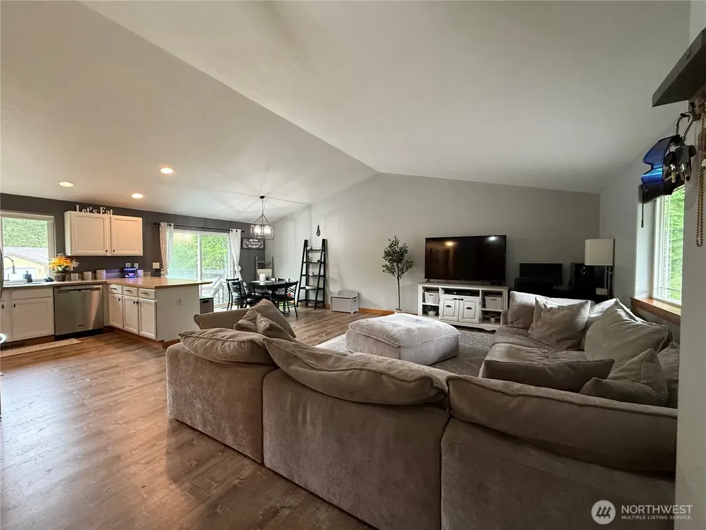 225 Vine Lane Elma WA 98541