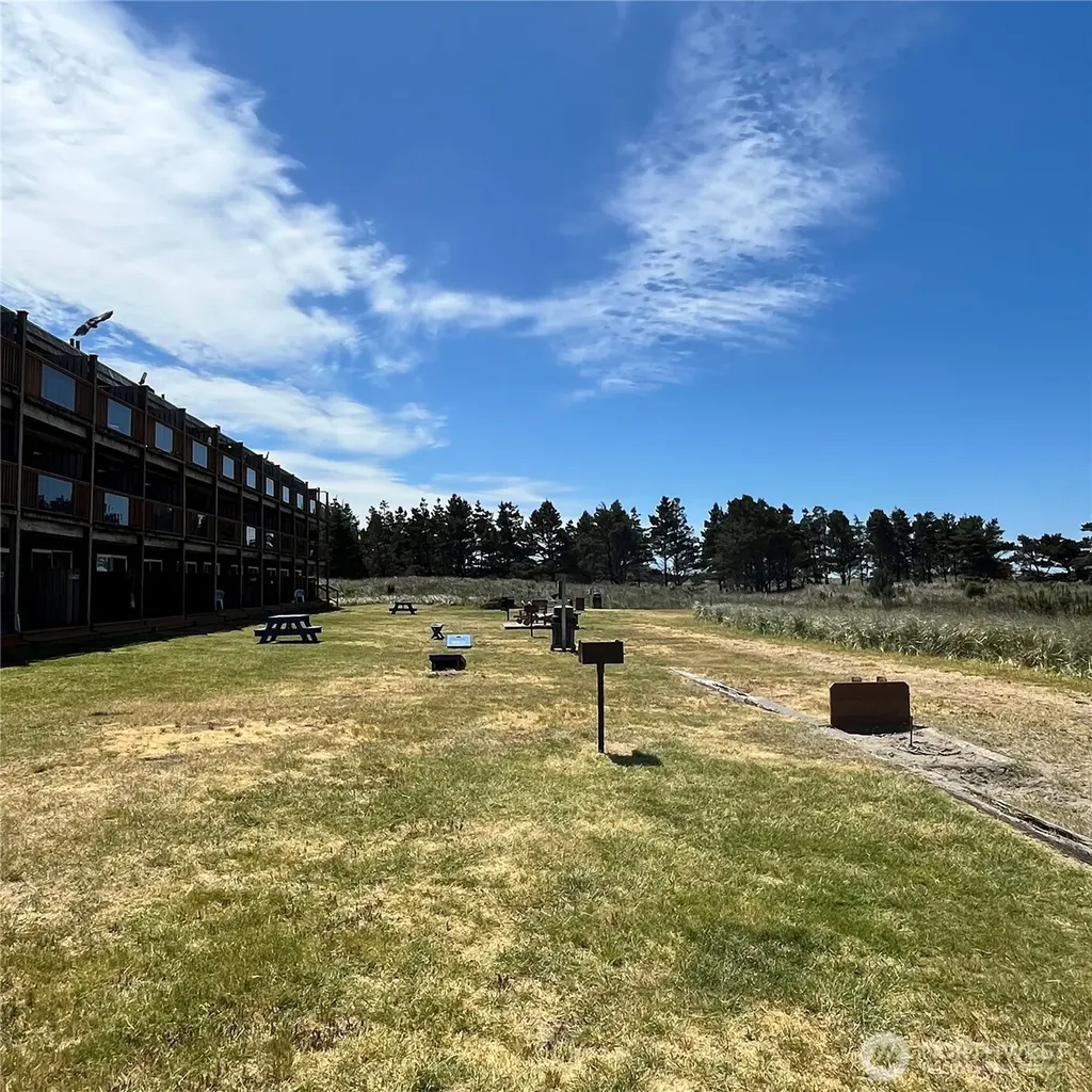 304 14th Street NW Long Beach WA 98631