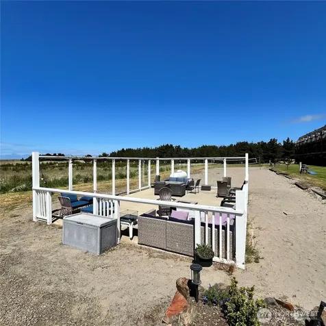 304 14th Street NW Long Beach WA 98631