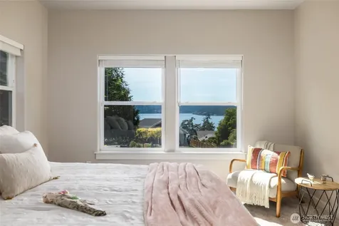 9924 Sunset Drive La Conner WA 98257