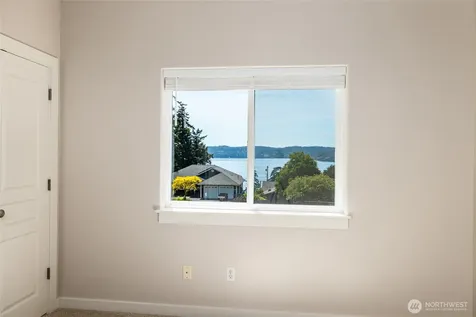 9924 Sunset Drive La Conner WA 98257