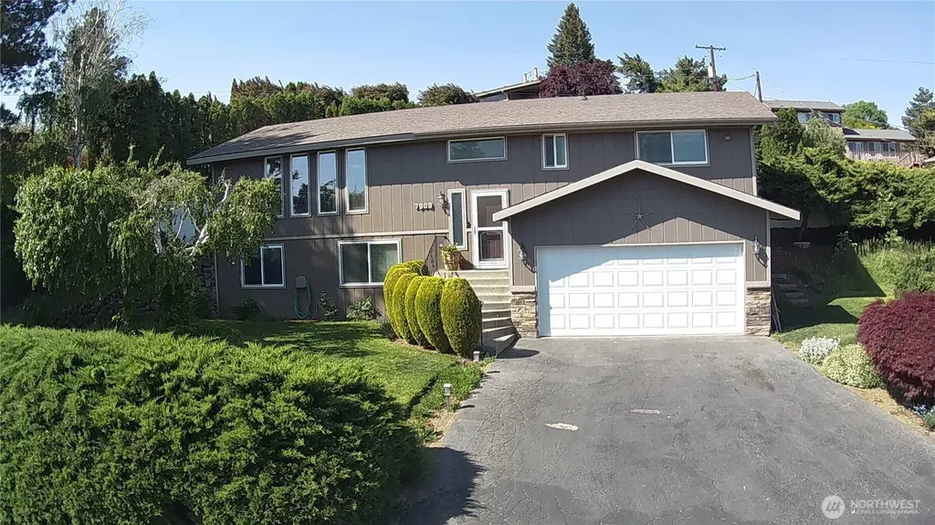 7909 Englewood Crest Drive Yakima WA 98908
