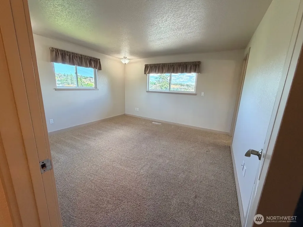 7909 Englewood Crest Drive Yakima WA 98908