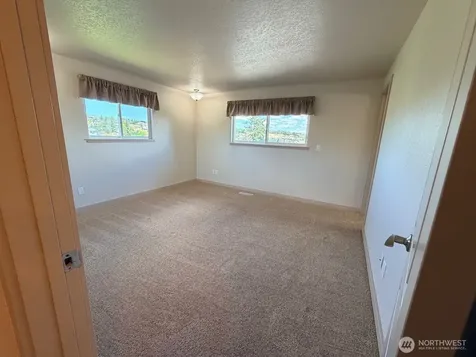 7909 Englewood Crest Drive Yakima WA 98908