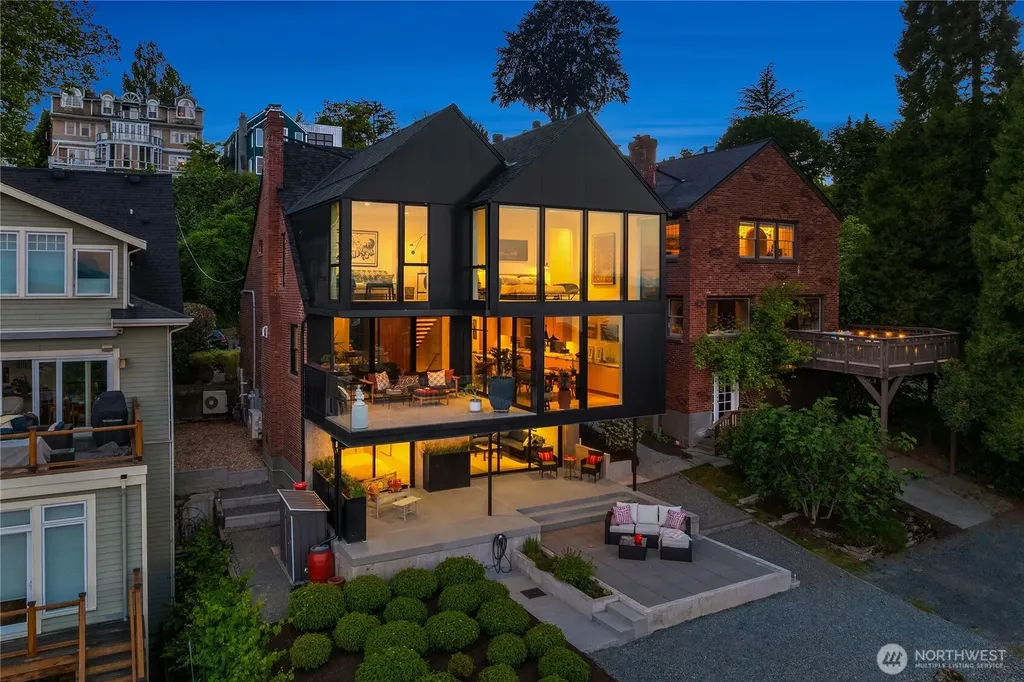 628 36th Avenue Seattle WA 98122