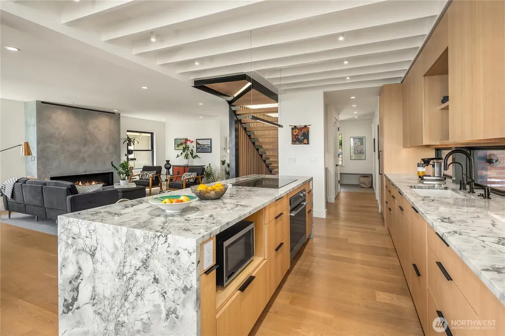 628 36th Avenue Seattle WA 98122