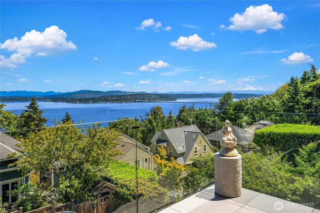 628 36th Avenue Seattle WA 98122