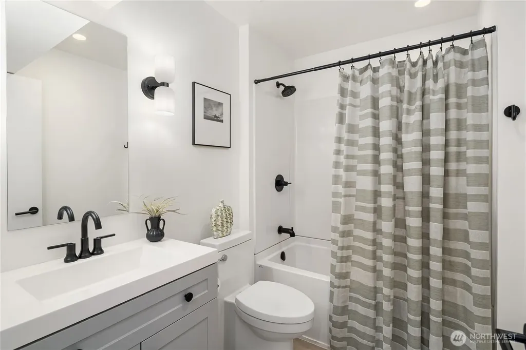 628 36th Avenue Seattle WA 98122
