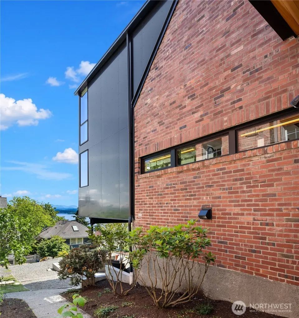 628 36th Avenue Seattle WA 98122