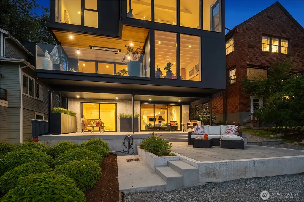 628 36th Avenue Seattle WA 98122