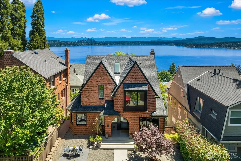 628 36th Avenue Seattle WA 98122