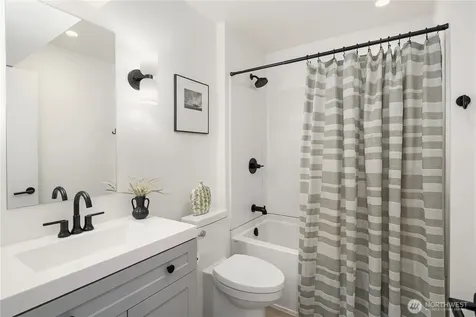628 36th Avenue Seattle WA 98122