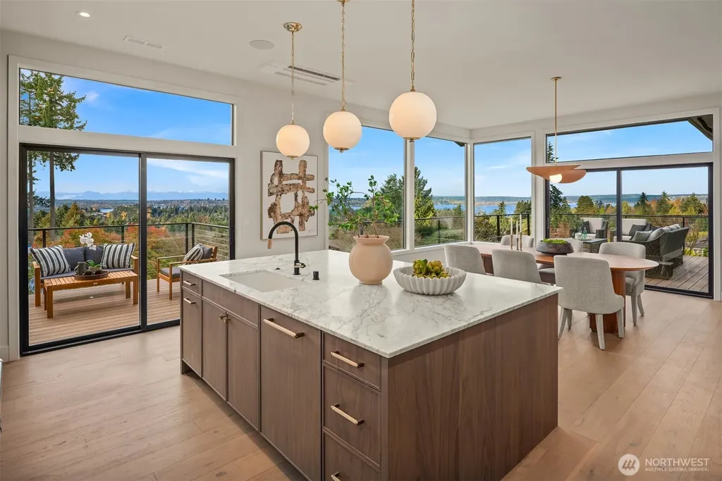 2627 96th Avenue NE Clyde Hill WA 98004