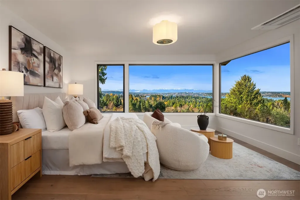 2627 96th Avenue NE Clyde Hill WA 98004