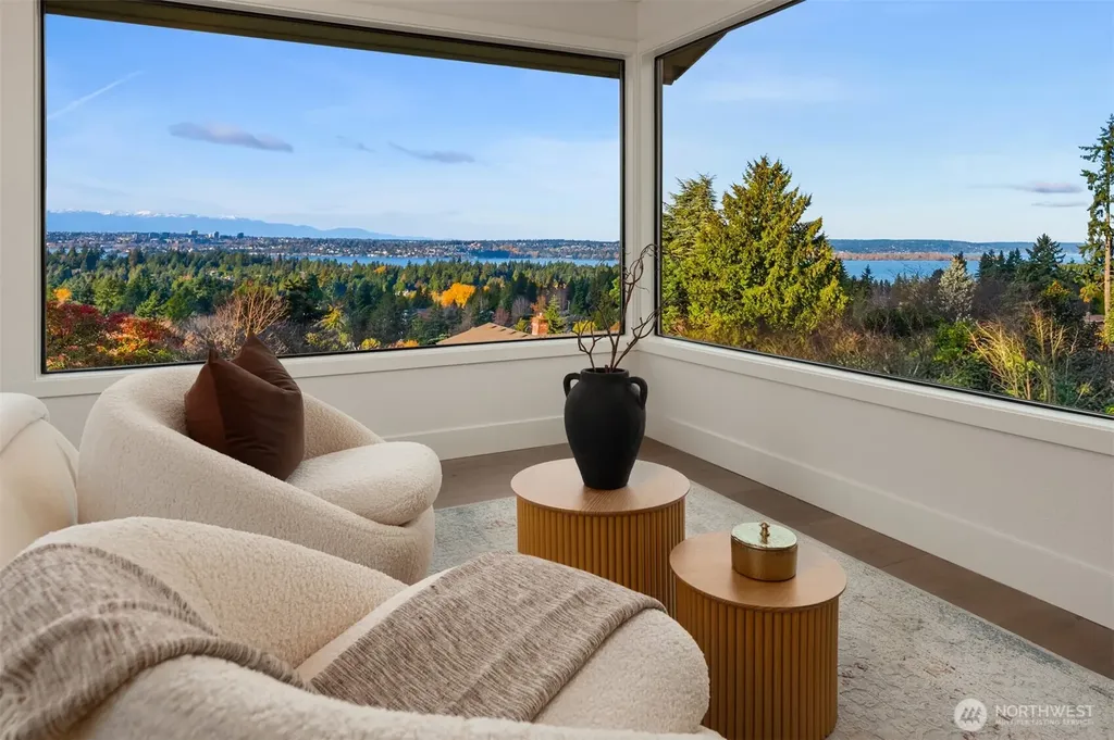 2627 96th Avenue NE Clyde Hill WA 98004