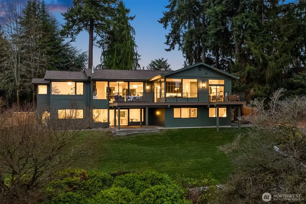 2627 96th Avenue NE Clyde Hill WA 98004