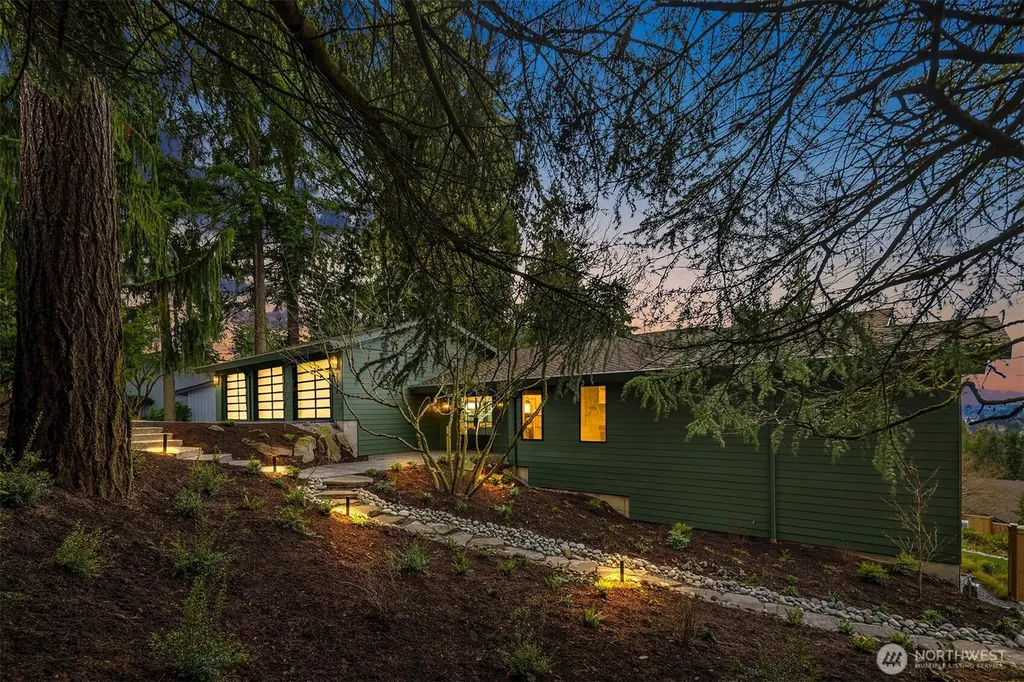 2627 96th Avenue NE Clyde Hill WA 98004