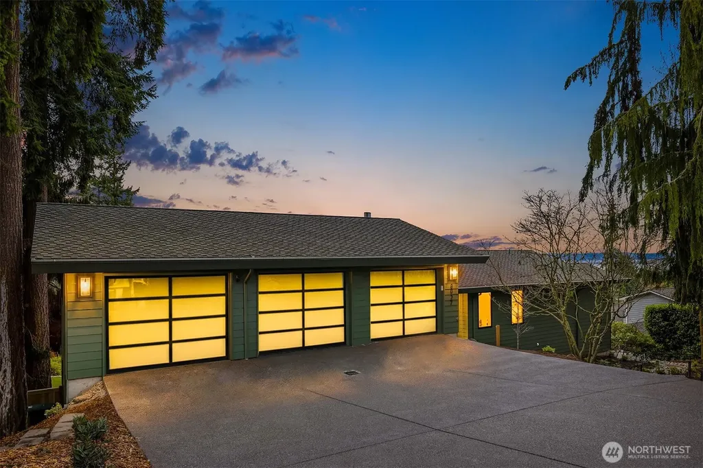 2627 96th Avenue NE Clyde Hill WA 98004
