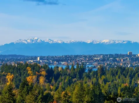 2627 96th Avenue NE Clyde Hill WA 98004