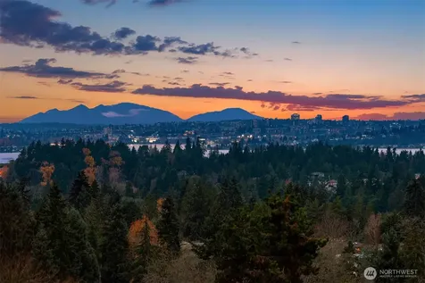 2627 96th Avenue NE Clyde Hill WA 98004