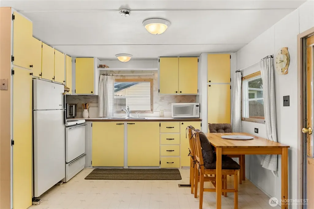 23 Lakeview Loop Oroville WA 98844