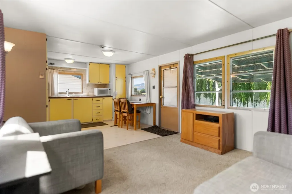 23 Lakeview Loop Oroville WA 98844