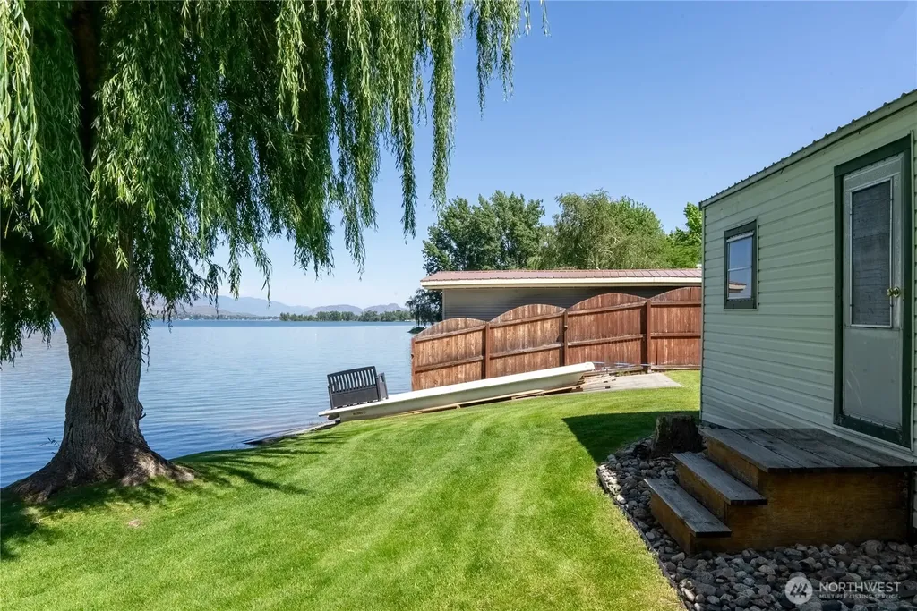 23 Lakeview Loop Oroville WA 98844