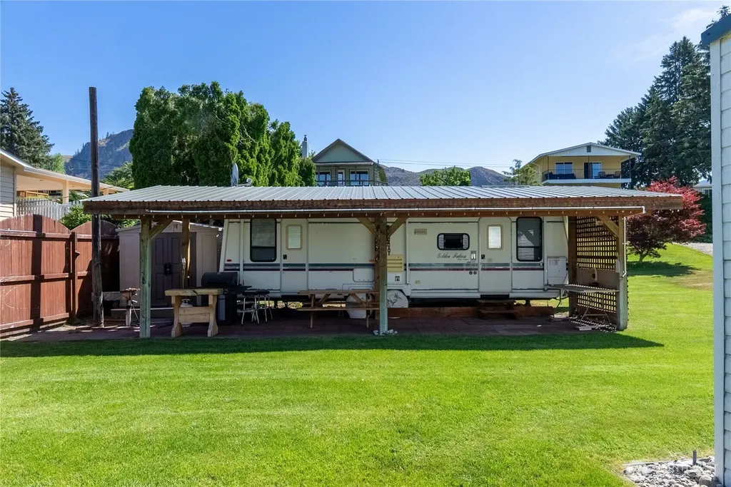 23 Lakeview Loop Oroville WA 98844