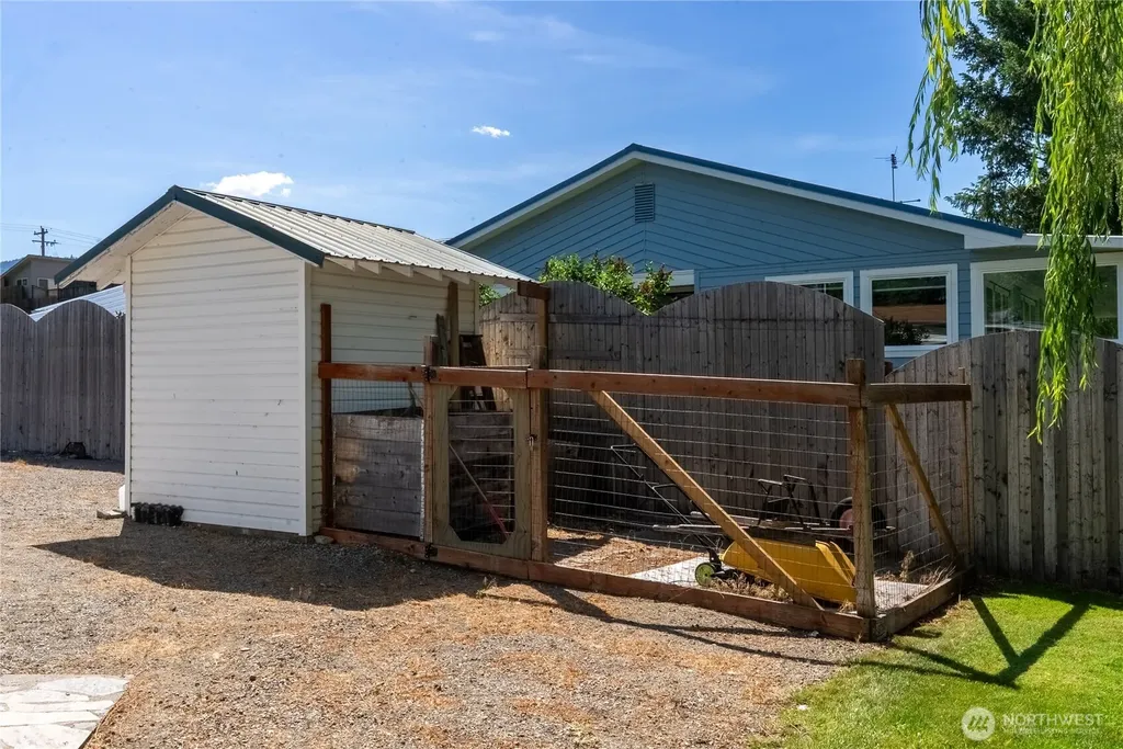 23 Lakeview Loop Oroville WA 98844