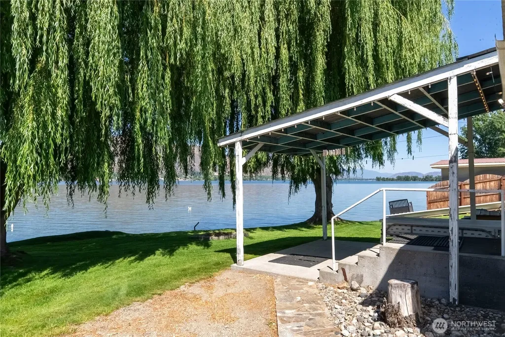 23 Lakeview Loop Oroville WA 98844