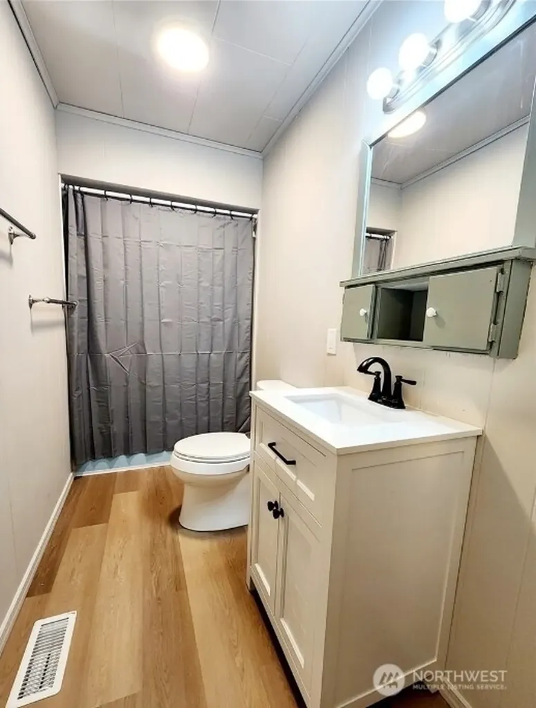 906 W Anderson Street Elma WA 98541