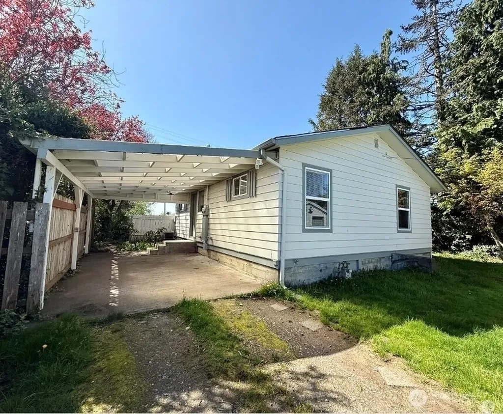 906 W Anderson Street Elma WA 98541