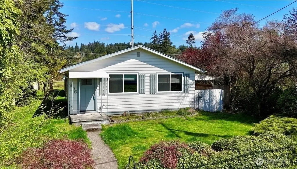 906 W Anderson Street Elma WA 98541