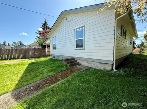 906 W Anderson Street Elma WA 98541