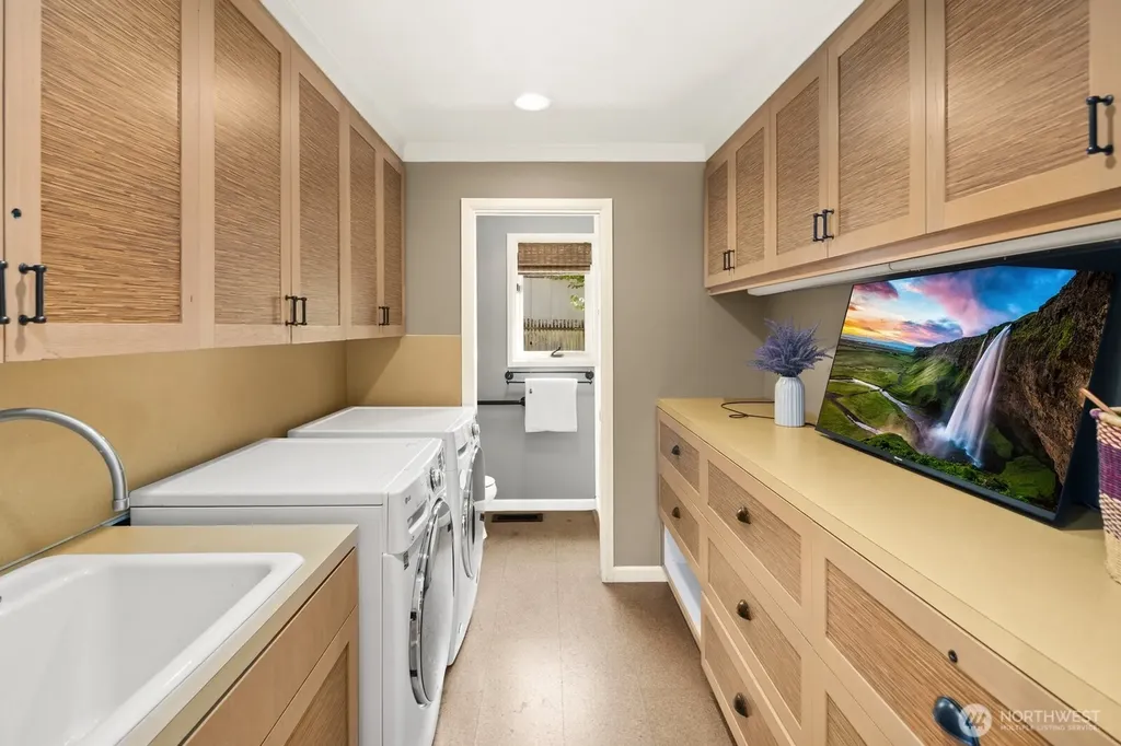 8443 NE 6th Street Medina WA 98039