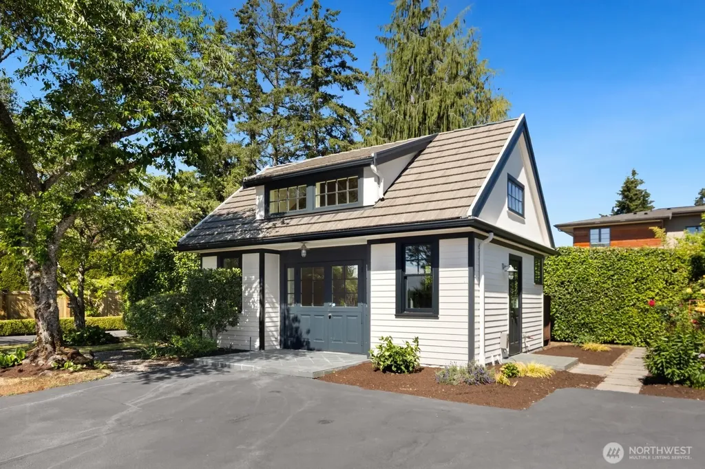 8443 NE 6th Street Medina WA 98039