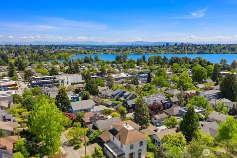911 N 77th Street Seattle WA 98103